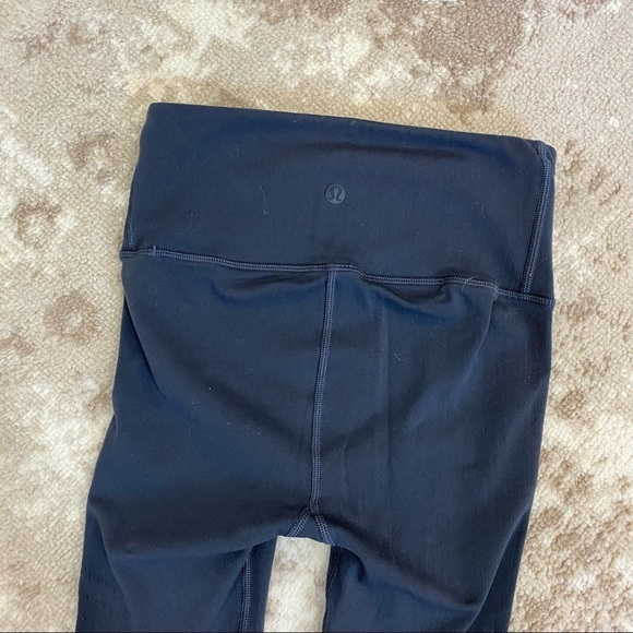 Lululemon Reveal 7/8 Tight *Vortex 25" in Dazed Blue Grey Sz 4 Mesh Cutout - Picture 4 of 6